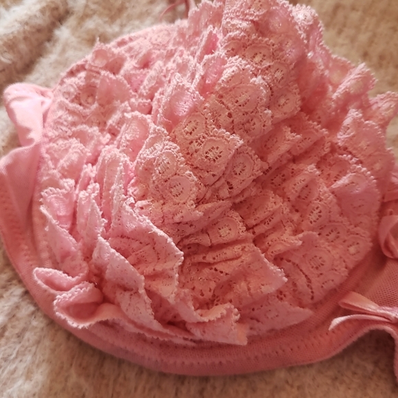 ๐ Vintage frills and thrills! - Picture 4 of 7